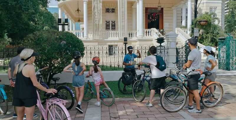 Mérida: Montejo Boulevard and Historic Center bike tour - Santa Anna Market Finish: Cool Down with a Non-Alcoholic Drink