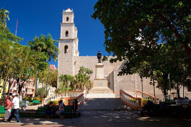 Mérida Scavenger Hunt and Sights Private Self-Guided Tour - Your walking pace, timing, and how breaks work