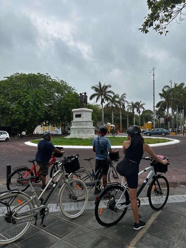 Mérida: The E-bike tour with history and culture - Why a Mérida e-bike tour beats a bus ride