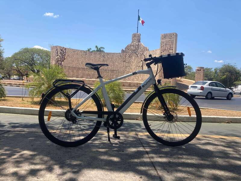 Mérida: The E-bike tour with history and culture - Parque de las Américas in García Ginerés: Neo-Mayan art without the chaos