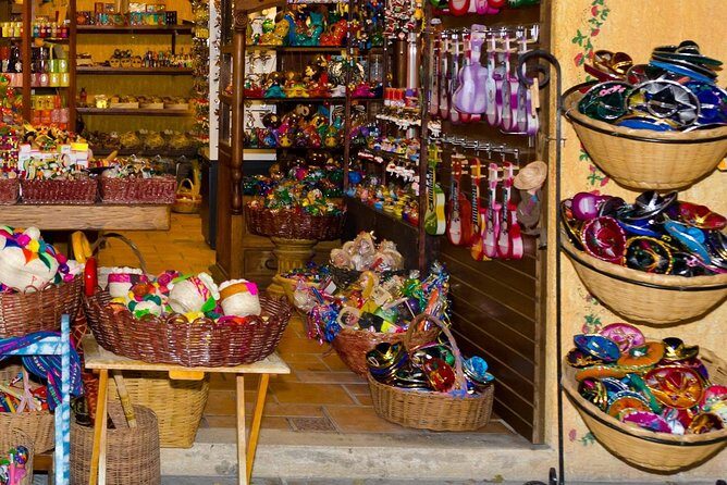 Mexican Street Food Crawl in Playa del Carmen - The minivan ride and the 5th Avenue shopping finish