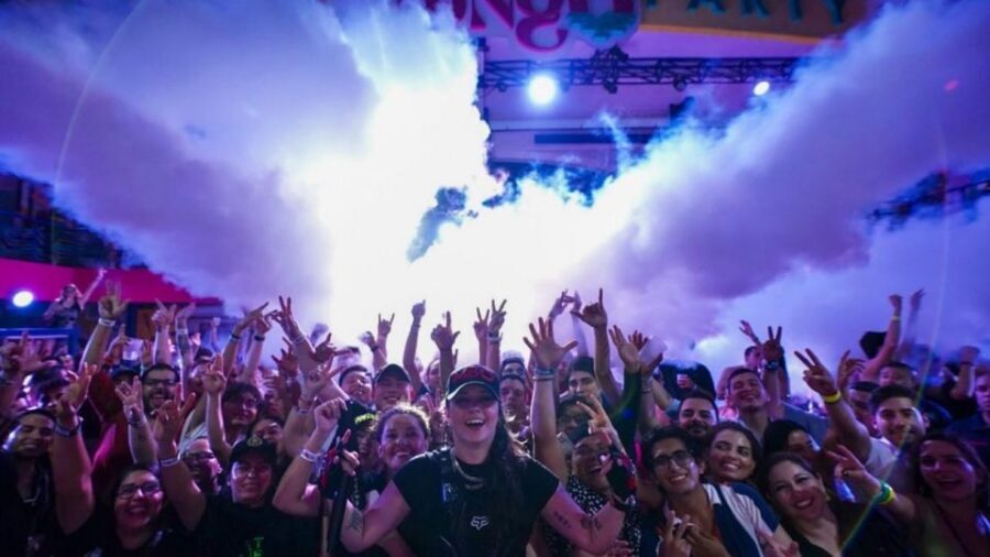 Neon Glow night Beach Party Regular - Beachfront Nightlife in Cancun: The Vibe and Why It Works