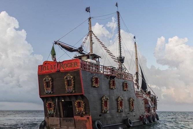 Night Pirate Show in Cancun aboard a Pirate Ship Lobster Dinner - Who should book this Night Pirate Show with lobster?