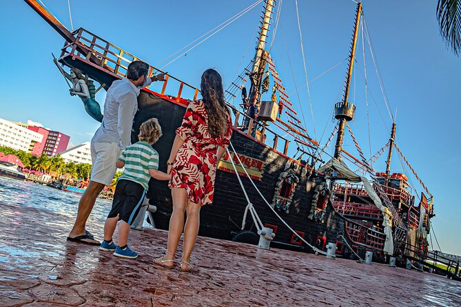 Night Pirate Show in Cancun aboard a Pirate Ship Lobster Dinner - Lobster dinner on deck: menu options and what to expect from the meal