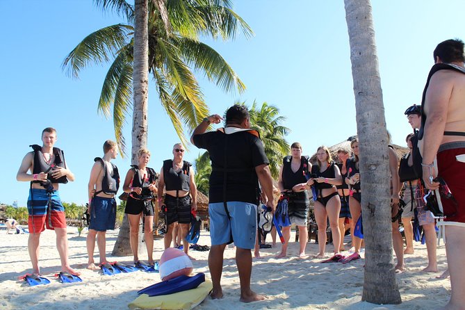 Official Chankanaab Beach Park Day pass with Snorkel - Guided snorkeling with the Chankanaab Reef: what to expect in the water
