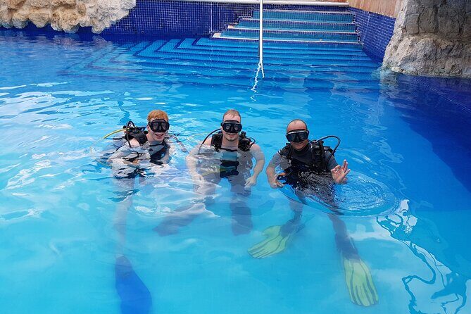 PADI Open Water Diving Certification Course Activity - Classroom and pool skills: get comfortable before the ocean