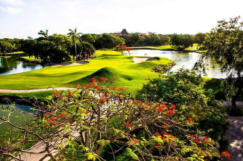 Play Iberostar Cancun Golf Course W/Clubs - Price and value: Is $262 per person a good deal?