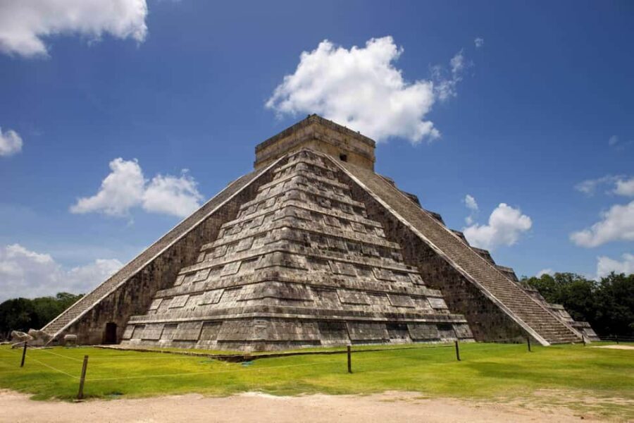 Playa del Carmen: Chichen Itza Early Tour with Expert Guide - Photo time and free time: how to avoid wasting the calm morning