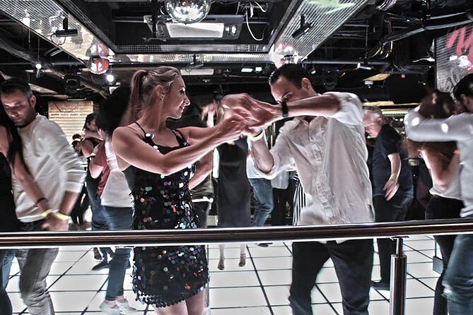 Playa Del Carmen Salsa Lovers Dance Experience - Socializing while you practice: learning the room, not just the steps