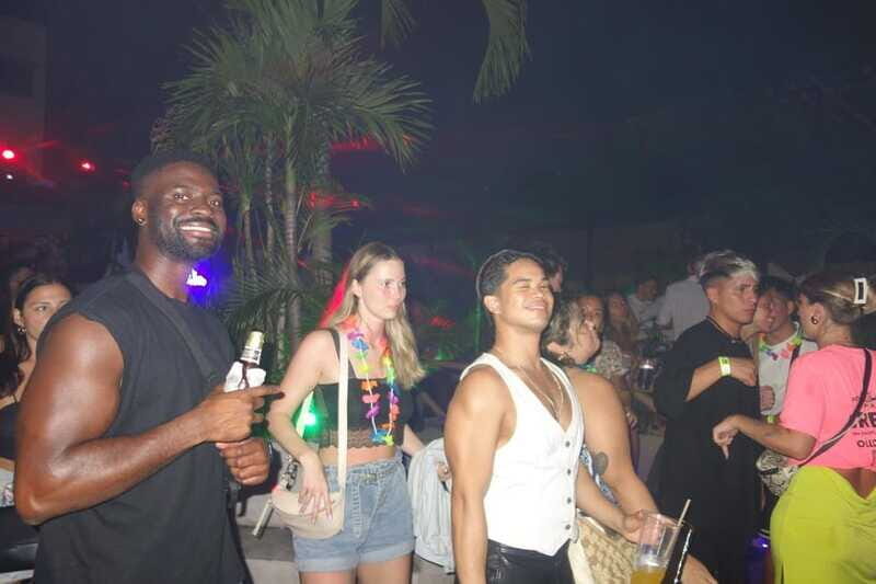 Playa del Carmen: Social Pubcrawl, meet fellow travelers - The game drive (about 1 hour): how the tour pulls strangers together