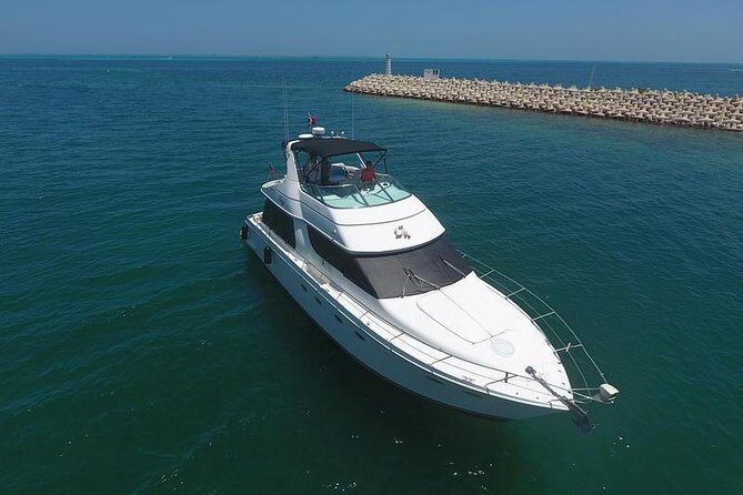 Playa Mujeres rent a Yacht 4hrs with Food and drinks aboard CA55 - What You Really Get Aboard CA55: Drinks, Snacks, and Proper Meal Time