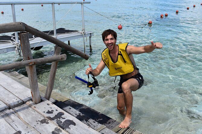 Playa Uvas Beach Club All-Inclusive Pass - Guided kayak (30 minutes): a short paddle with a purpose