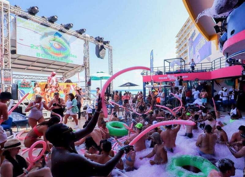 Premium Beach Party Coco Bongo - Coco Bongo Beach Party in Cancun: the big idea