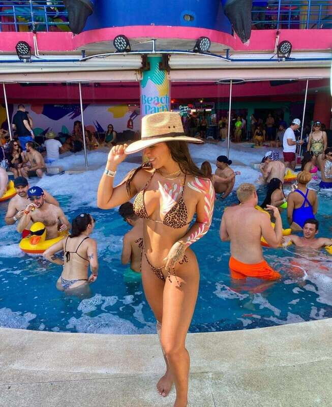 Premium Beach Party Coco Bongo - Beach setting: your view is part of the entertainment