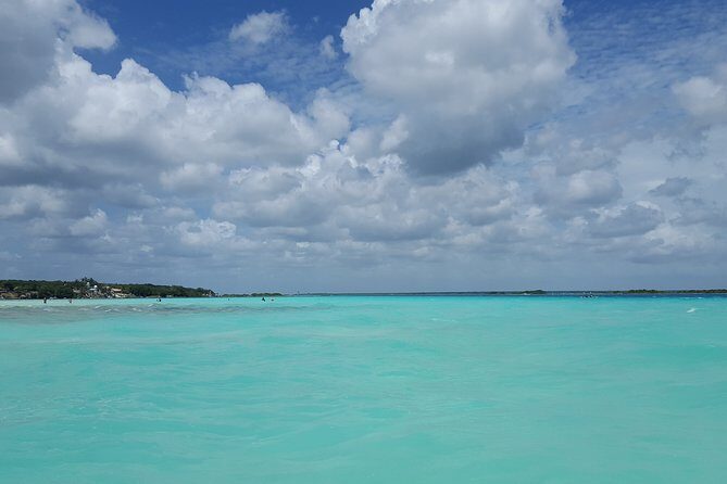 Private - Bacalar sailing across the mesmerizing waters - Eco-Friendly Sailing: What “No Motor” Changes for You