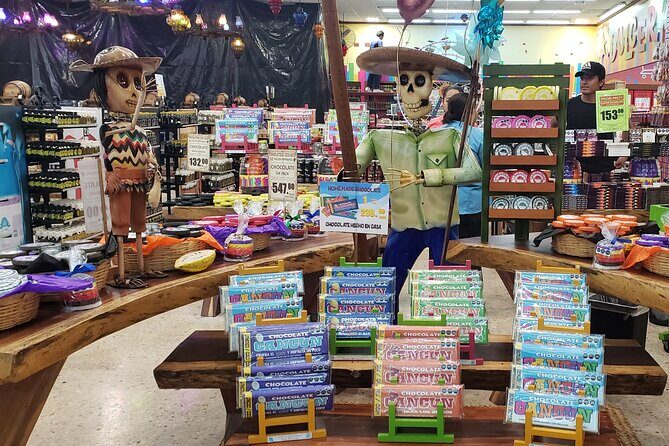 Private Cancun Shopping and City Tour - The Cancun boarwalk and landmark drive: photos and quick context