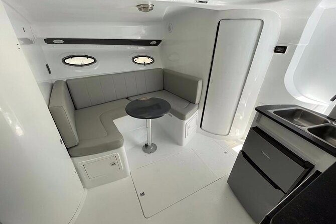 Private Cancun Yacht Tour 42ft up to 8 pax - Meeting point in the Hotel Zone: arriving without stress
