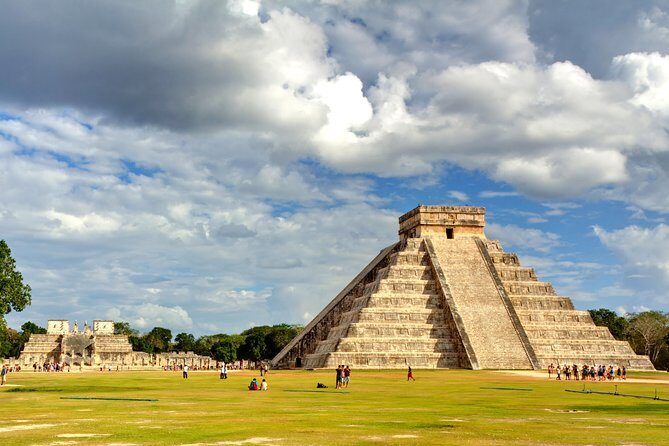 Private Chichen Itza, Cenote Ik Kil, Rio Lagartos & Las Coloradas - Lunch and comfort on a 12-hour marathon