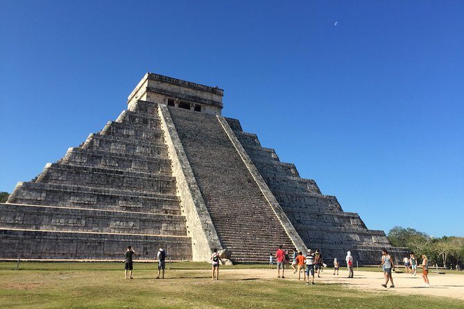 Private Chichen Itza Tour - Valladolid in One Hour: Colonial Squares and Maya Influence