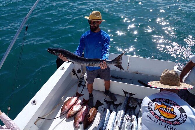 Private fishing charter Bertram 31ft 6 pax max if you don't fish you don't pay - Private fishing on a Bertram 31ft: what that means in real life