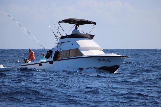 Private fishing charter Bertram 31ft 6 pax max if you don't fish you don't pay - Comfort and space: plan around seating and motion