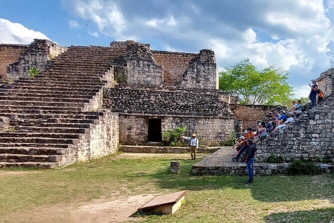 Private guide service in the archaeological zone of Ek Balam - Meeting point in Ekbalam: simple start, simple end