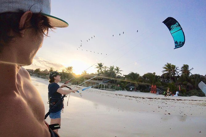 Private Kitesurfing Lessons in Tulum with a Private Beach Access 3hrs - Session 1: wind windows, safety systems, water launches