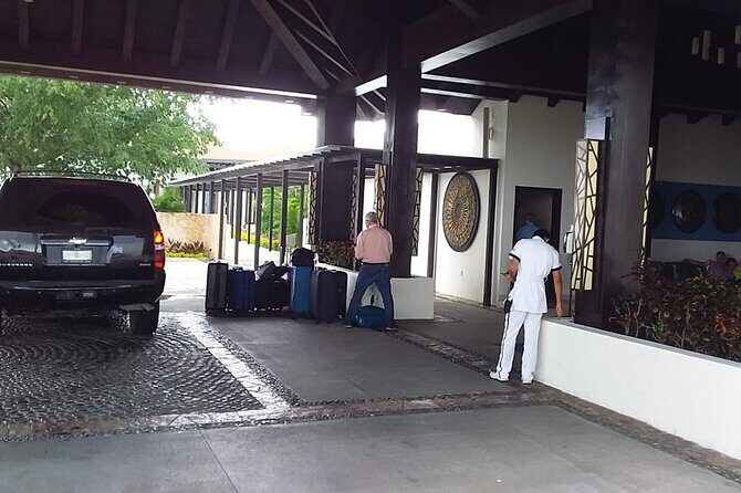 Private luxury transportation from CUN Airport to Playa del Carmen - How the CUN pickup really works (and how to avoid delays)