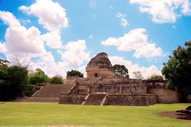Private Tour: Chichen Itza, Cenote & Izamal Magic Town by Yucatan Concierge - Cenote Ik kil: a cool break with birds and rainforest vibes