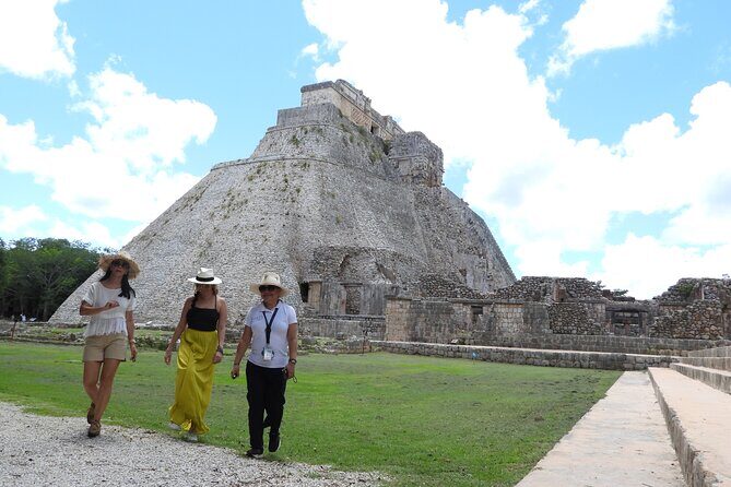 Private Tour Kabah & Uxmal Ruins plus Mayan Workshop Experience - Lunch break in Yucatán: cochinita pibil timing check