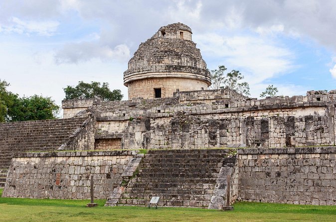 Private Tour Of Chitzen Itza with a Licensed Guide - Chichén Itzá grounds: seeing the whole city in miniature