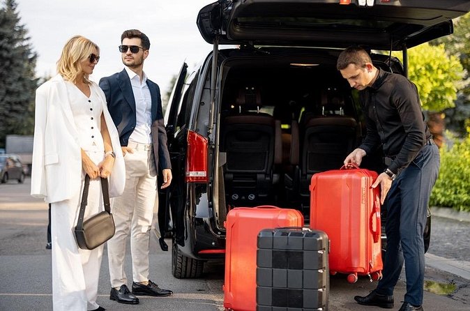 Private Transfer to and from CUN Cancun International Airport - Who This Transfer Suits Best