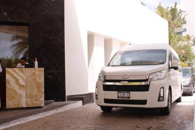 Private transfer to Cancun Airport to Hotel Zone - Pickup logistics that can go smoothly—or not
