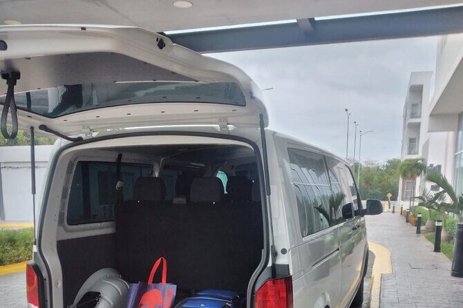 Private Transportation from the Airport to the Cancun hotel zone - What I like about the service: punctuality, cleanliness, and manners