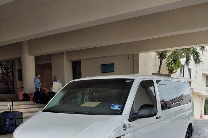Private Transportation from the Airport to the Cancun hotel zone - Comfort and safety focus during the ride