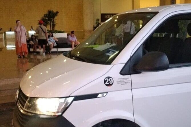 Private Transportation from the Airport to the Cancun hotel zone - Group size: why “private” up to 8 is a real advantage