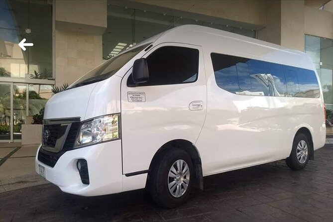 Private transportation one way Airport Cancun-Tulum Center - Finding your driver: Cancun terminals 2, 3, and 4 meeting points