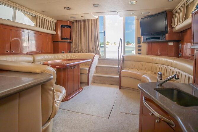 Private Yacht - 46 ft SeaRay Cancun Bay Snorkel 23P4 - Crew, music, and the small details that make it feel private