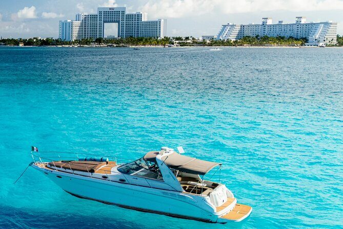 Private Yacht Rental Cancun Up to 15 passengers Isla Mujeres - The 42-foot Sundancer setup: more lounging, less logistics