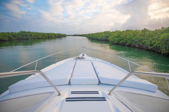 Private Yacht Rental Sea Ray 46ft Cancun 23P3 - Isla Mujeres and Playa Norte: snorkeling that starts right off the boat