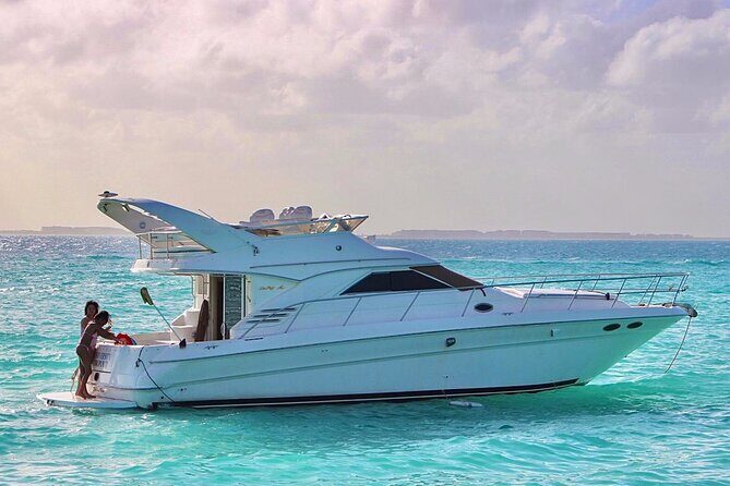 Private Yacht SeaRay 46ft Cancun 25P17 - Cruising Cancun Waters: Why a Private Charter Feels Better