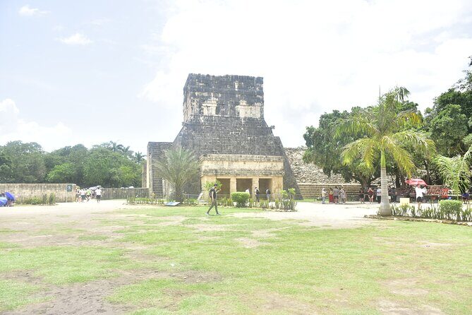 Riviera Maya Tour: Chichen Itza & Ik Kil + Hubiku Cenotes - Valladolid free time: use your hour wisely