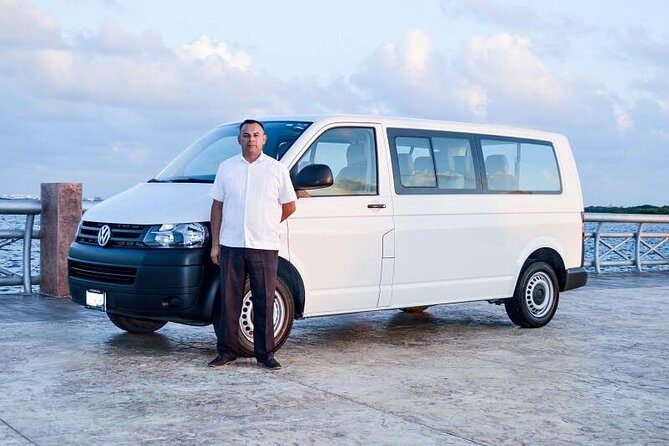 ROUNDTRIP Private Transfer Cancun -Tulum/Akumal /Hilton 1-8 pax - Airport pickup: the welcome banner method that helps you avoid the crowd