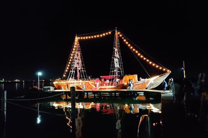 Sail Under Light of the Moon & Enjoy a Romantic Dinner in Spanish Galleon - Dinner on board: how the evening is structured