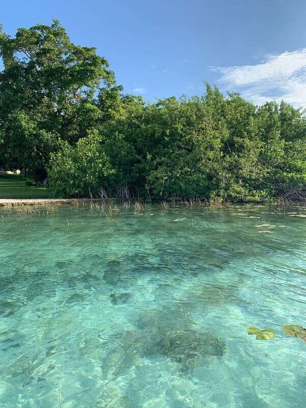 Sailboat tour in the seven colors lagoon of Bacalar - Life vests, drinks, and snacks: included comforts that add up