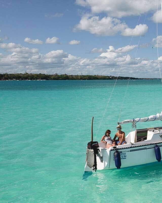 Sailboat tour in the seven colors lagoon of Bacalar - Sailing in Bacalar’s Seven Colors Lagoon: what the wind really means