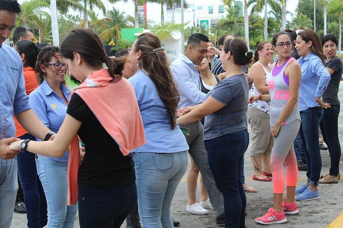 salsa dancing lessons and bachata classes - The 60-Minute Structure: Warm-Up, Method, Then Turns