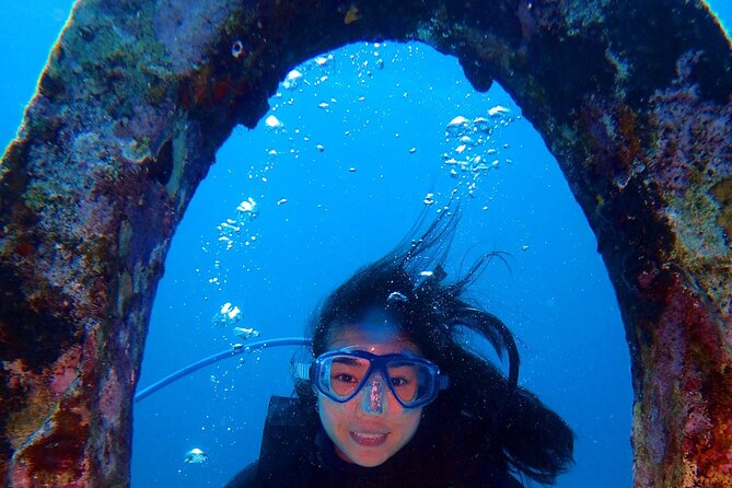 Scuba Diver Certification Course - Day 1: Classroom knowledge development that helps you stay calm