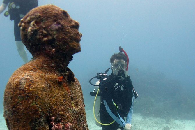 Scuba diving at MUSA the underwater museum for certified divers - Small group attention: why it changes how safe and fun it feels