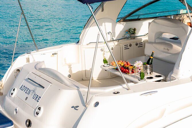 SeaRay 43ft Isla Mujeres, Snorkelling and more!! - The white sand stop and natural pool: snorkeling where the captain likes it